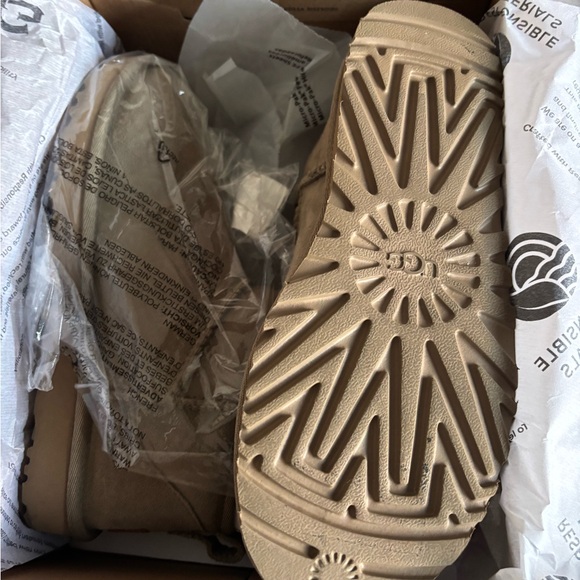 NIB Ugg Booties Moss Green - Picture 7 of 11